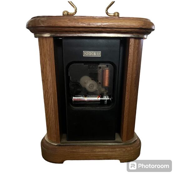 WALTHAM Oak and Gold Tone Battery Operated Desk or Mantel Quartz Clock - Picture 2 of 5